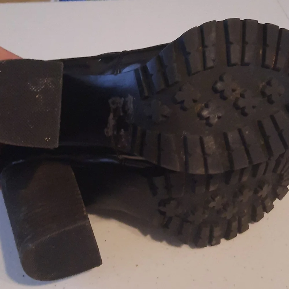 STEVE MADDEN Lyonn Patent Ankle Bootie - Picture 7 of 10